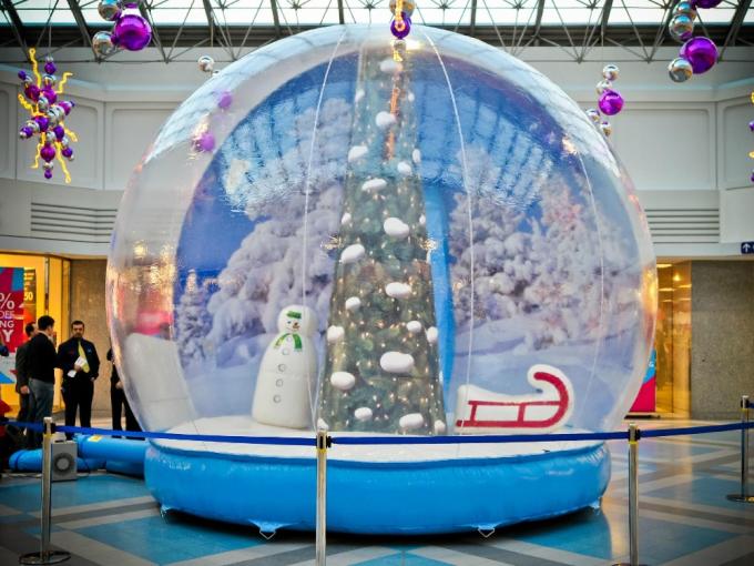 Запас на шариках шоу снега продажи раздувных, глобус снега рождества, раздувной шарик дисплея рождества для украшения