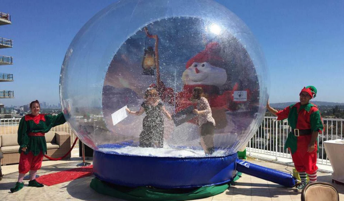 Запас на шариках шоу снега продажи раздувных, глобус снега рождества, раздувной шарик дисплея рождества для украшения