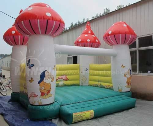 Принятый размер прыжка крупного плана детей стиля гриба подгонянный домом